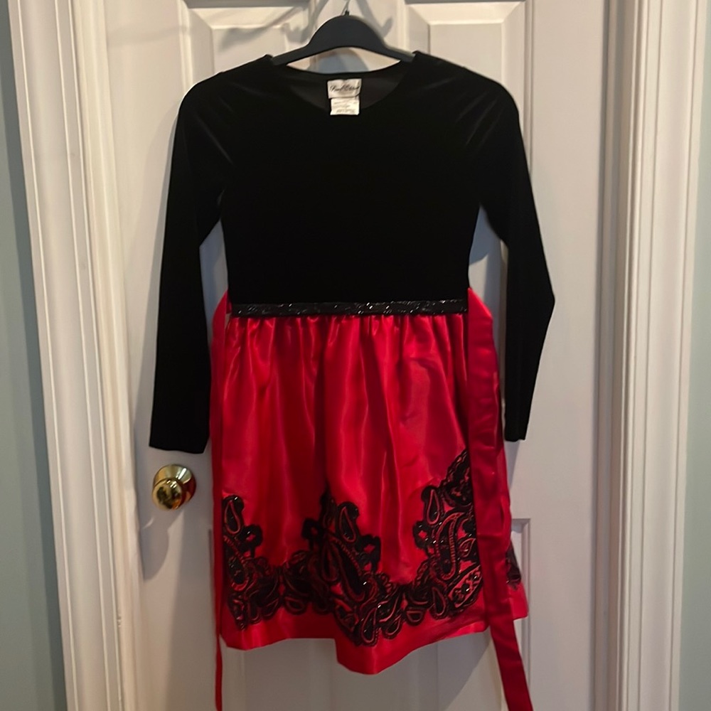 Girls Christmas/special occasion dress.  Rare edition size 14